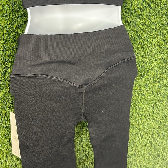 NWT Bombshell Sportswear Black Inspired Seamless Ribbed Leggings - Picture 4 of 6